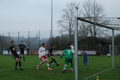 Der-Ball-rauscht-knapp-am-Teisendorfer-Tor-vorbei